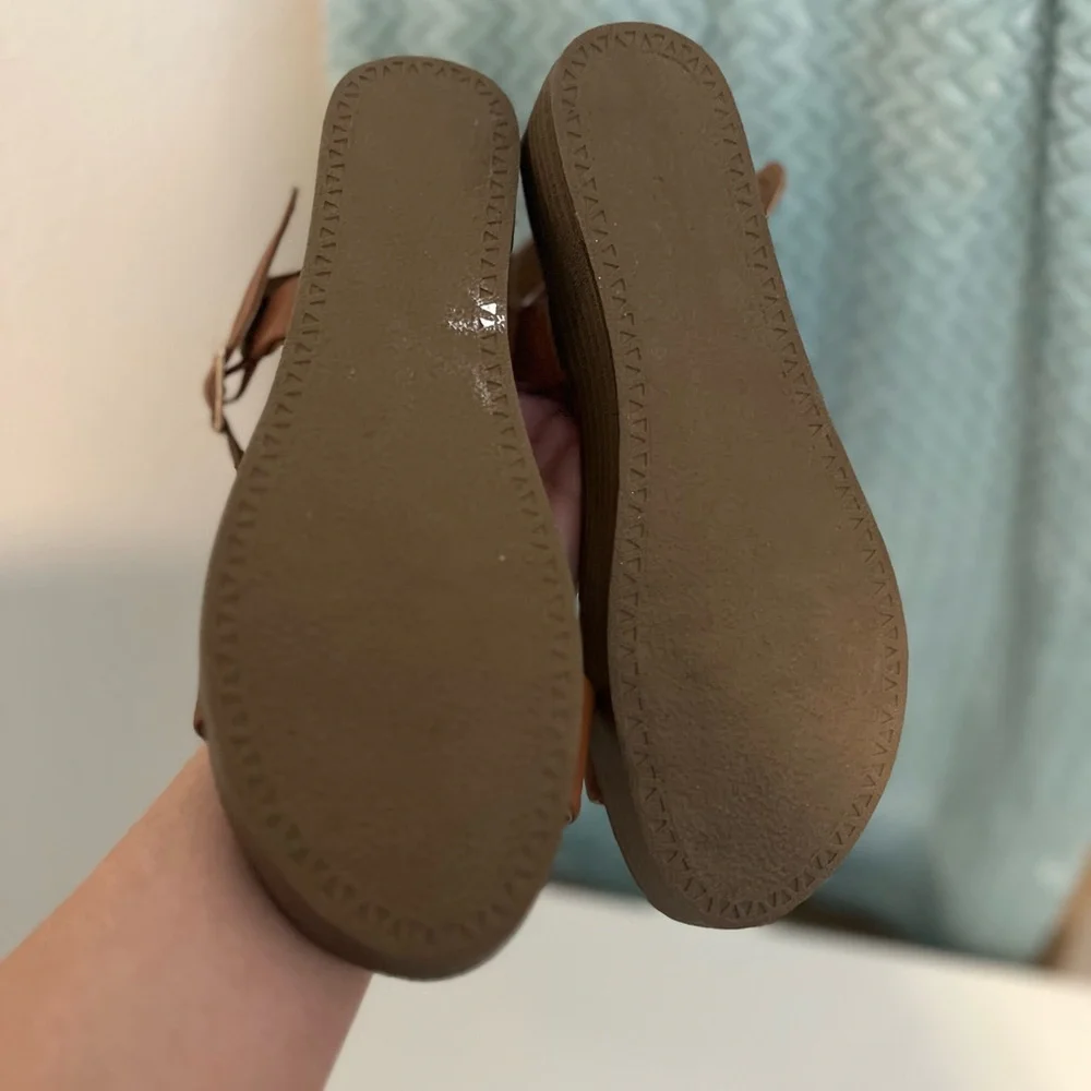 CUSHIONAIRE Women's Tan Sandals - Picture 3 of 3